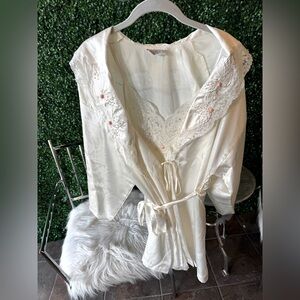 Vintage Val Mode Liquid Satin Robe Womens Petite Tapestry & Lace Glossy White